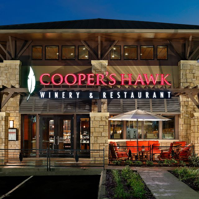 Imagem de capa: Cooper’s Hawk, um dos melhores restaurantes de Orlando!
