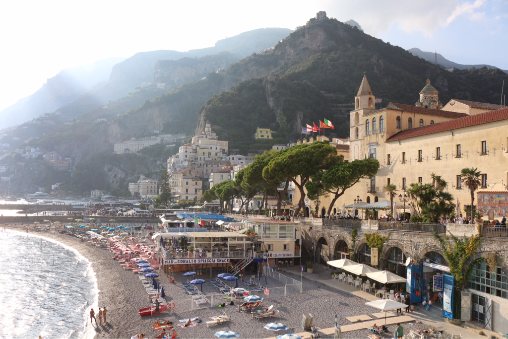 Imagem de capa: Amalfi Coast, uma das mais belas rotas da Itália.