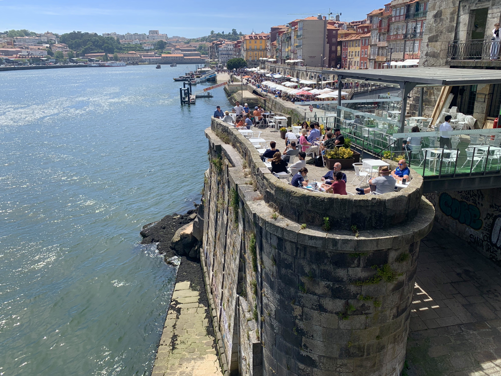 Imagem de capa: Um guia completo sobre o vinho do Porto, em uma das melhores “enotrips” que já fizemos.