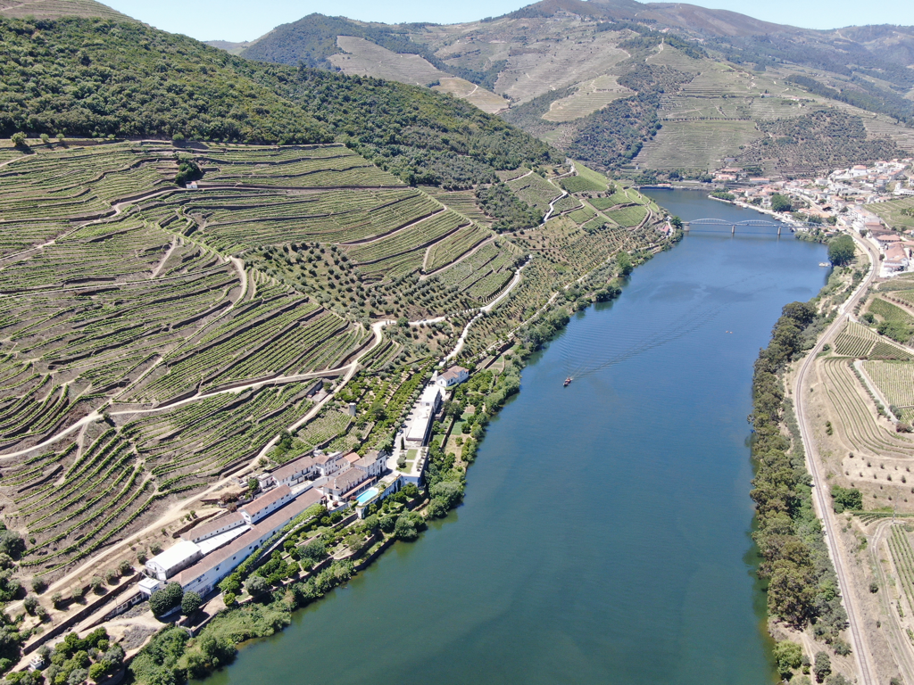 Imagem de capa: O belo Vale do Douro, em Portugal, considerado um dos melhores destinos do mundo.