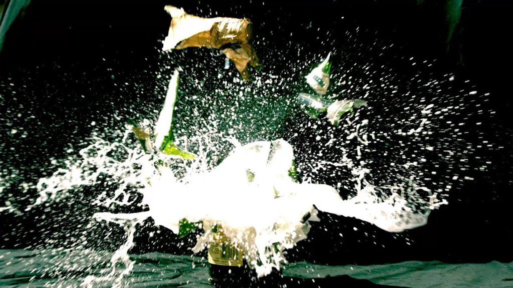 Imagem de capa: A pressão de uma Champagne é alterada em um voo de avião? Ela explode na mala?