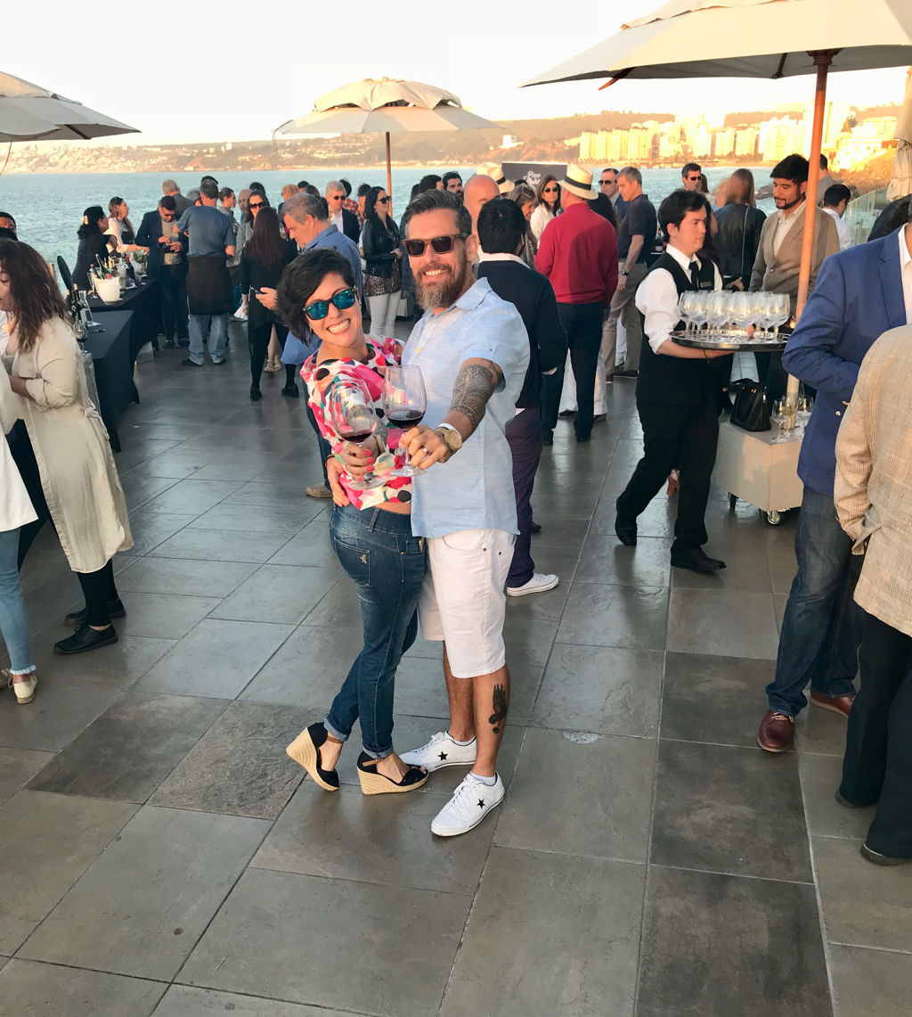 Imagem de capa: "Ferias”y "Catas”as melhores formas de aprender sobre os vinhos Chilenos.