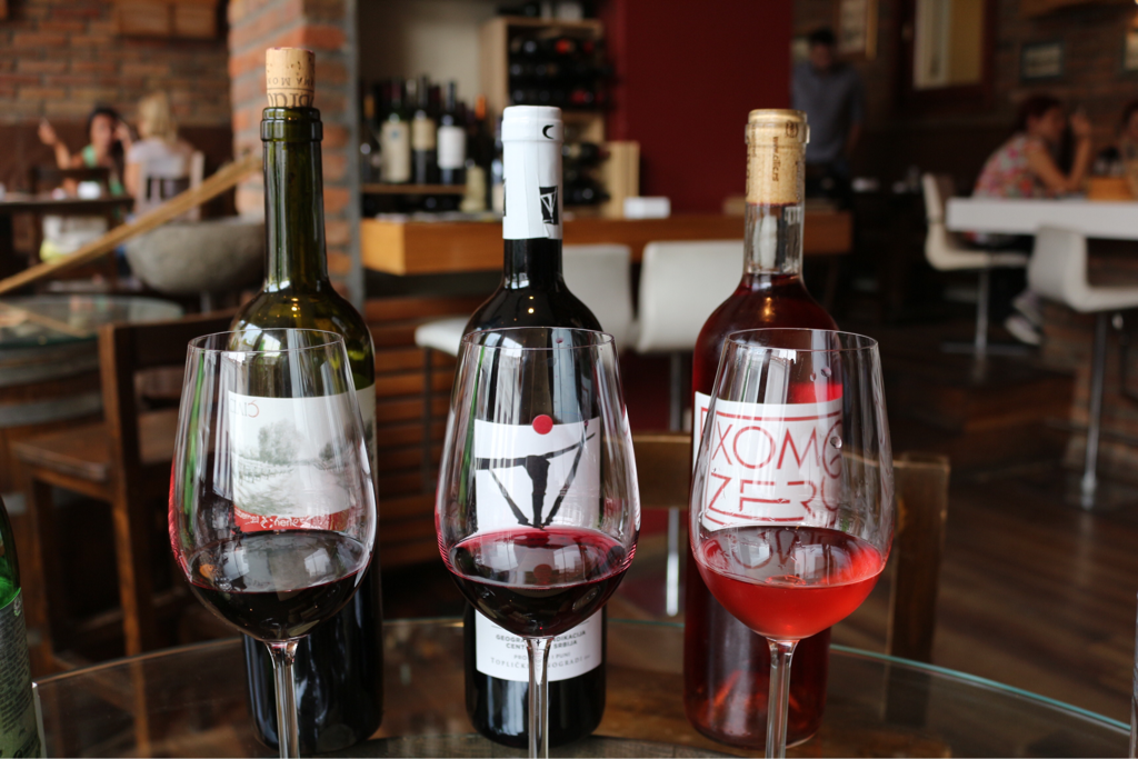 Imagem de capa: Os vinhos da Sérvia! Conheça o Bermet, o aperitivo que foi servido no Titanic.