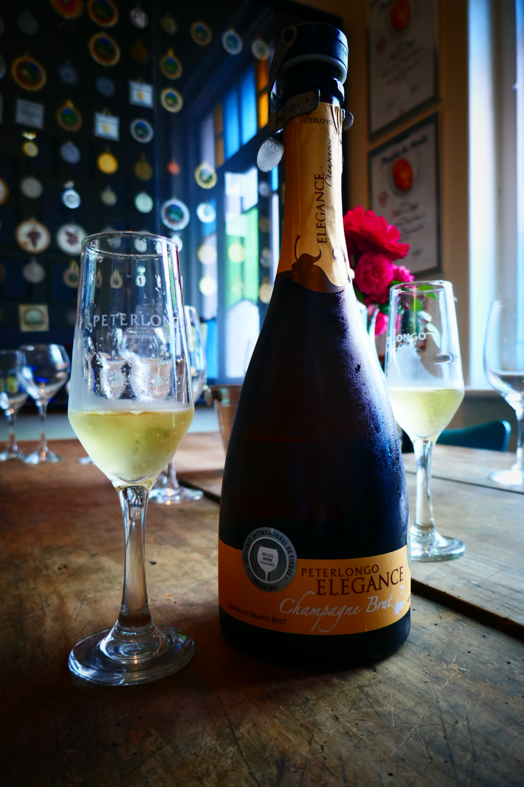 Imagem de capa: Apenas espumantes da região de Champagne podem ser chamados de Champagne! Será?